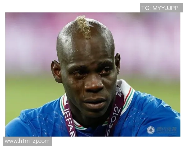 足球巨星赛场热泪瞬间感动无数球迷引发深情共鸣 足球巨星赛场热泪瞬间感动无数球迷引发深情共鸣