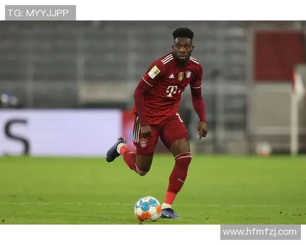 足球球星意外腿部骨折伤情牵动球迷心引发未来赛场走势关注